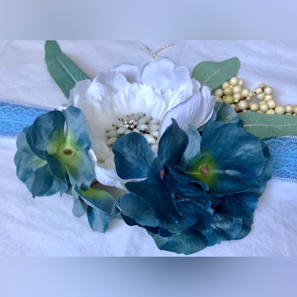 Belly Corsage - Blue/White - Blue Burlap Ribbon - Picture 2 of 12